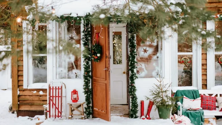 The Coziest Christmas Porches To Put You in the Holiday Spirit—and How To Get the Look